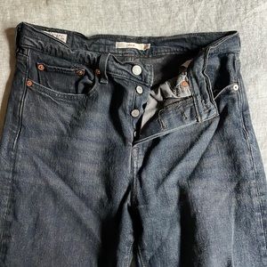 Womens wedgie Black levi jeans size 28